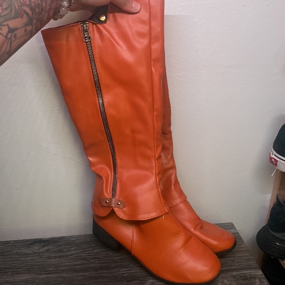 Boots 👢 - Picture 2 of 3